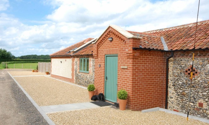 Hethel Cottage | REMUS, family friendly, with open fire in East Harling