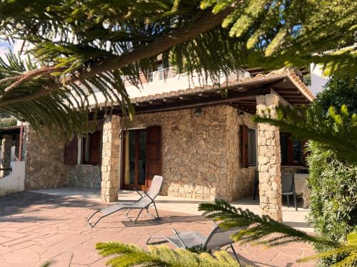Porto Pino House | Renato Apartments