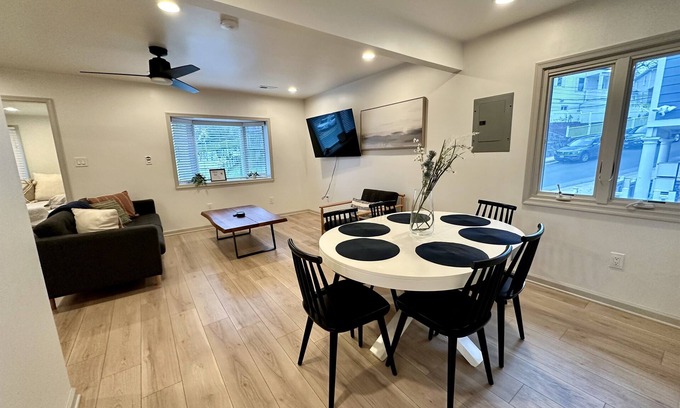 Waverly Hills Apartment | Renno Modern 2-Bed w/King Bed & Parking