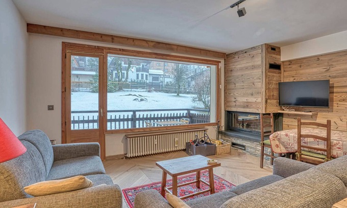 Le Planellet Apartment | Renovated 2-Bedroom Apartment in Megève Centre with Balcony, Fireplace, and Covered Parking