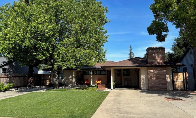 Lodi House | Renovated 2 bedroom in a great West End location.