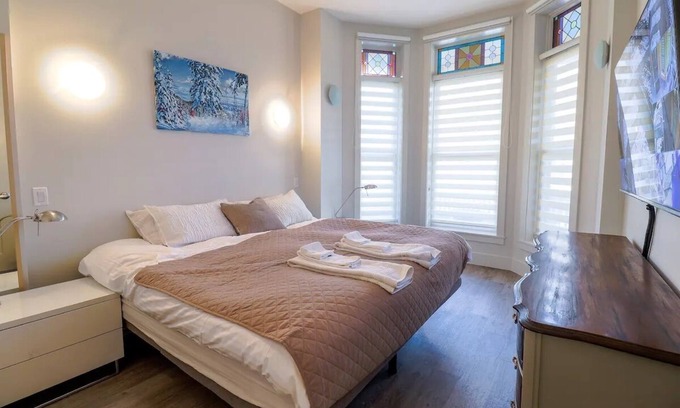 Harbord Village House | Renovated 2BR Victorian Home in Heart of Toronto
