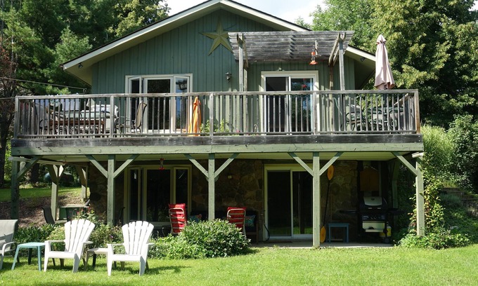 Mulmur House | Renovated 3 bedroom house with views of lake
