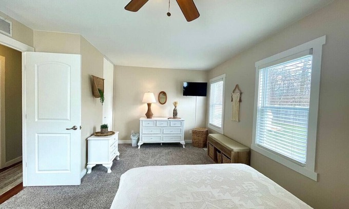 Niles House | Renovated 3 BR 1 BA, Prime Spot!