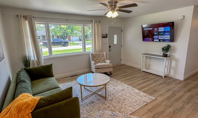 Muncie House | Renovated 3 BR 2 Ba Entire Home with GAME ROOM! 5 Minutes to Ball State!