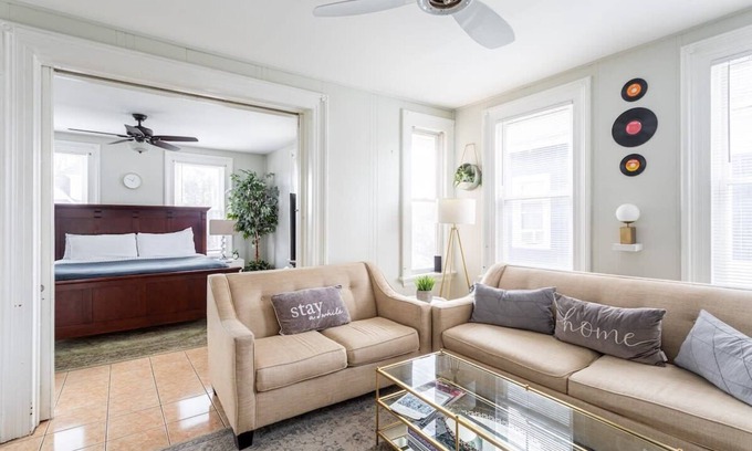 West End - West Side Apartment | Renovated 3BR Apt/Easy Check-In/FamilyFriendly