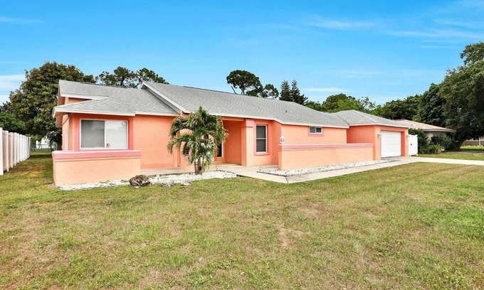 Whitfield House | Renovated 3BR Dog Friendly Pond View WD