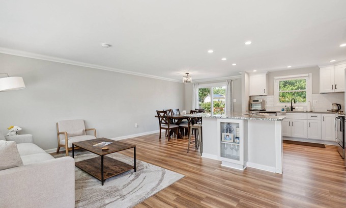 Annapolis House | Renovated 3BR Home Near Sandy Point & Annapolis