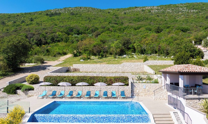 Ravni Apartment | Renovated apartment in Istria, beautiful sea view and large pool