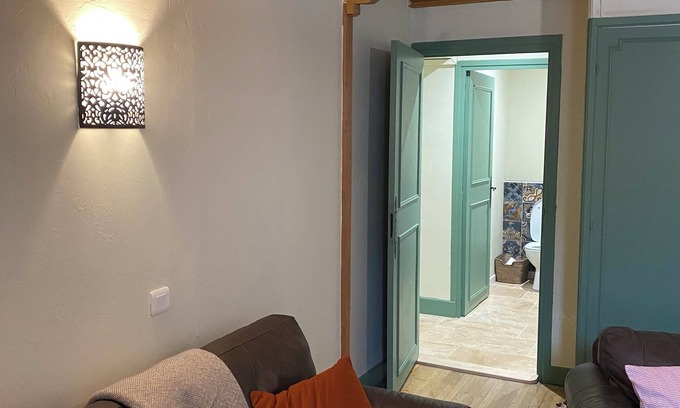 Luzech House | Renovated apartment in riverside village near Cahors