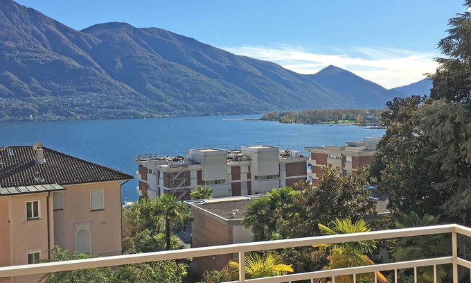 Muralto Apartment | Renovated apartment with a beautiful view in a central location