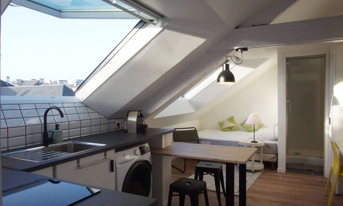 Saint-Nazaire Apartment | Renovated attic studio