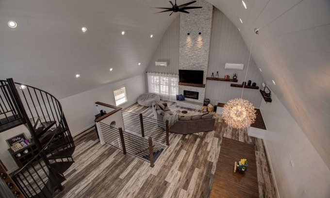 Dakota House | Renovated Barn Sure To Impress with Loft & Game Room!