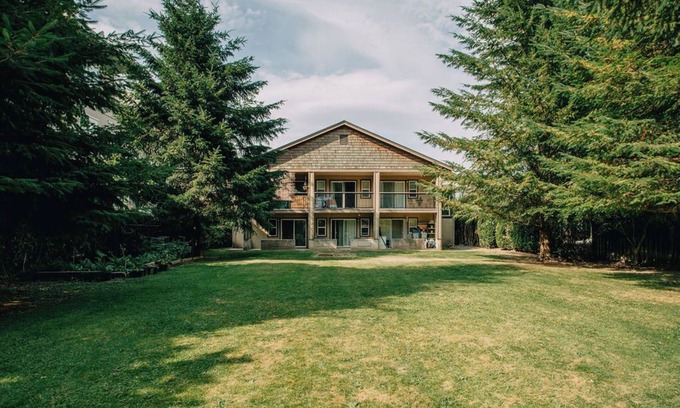 Harrison Hot Springs Condo | Renovated Cedar Springs Studio!