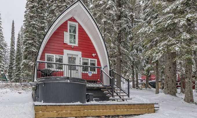 Silver Star Mountain Cabin | Renovated cozy cabin in sought after location with private hot tub and laundry.