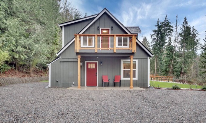 Buckley Cabin | Renovated cabin in the woods!