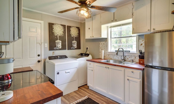 Clinton Cottage | Renovated Clinton Cottage w/ Home Office!