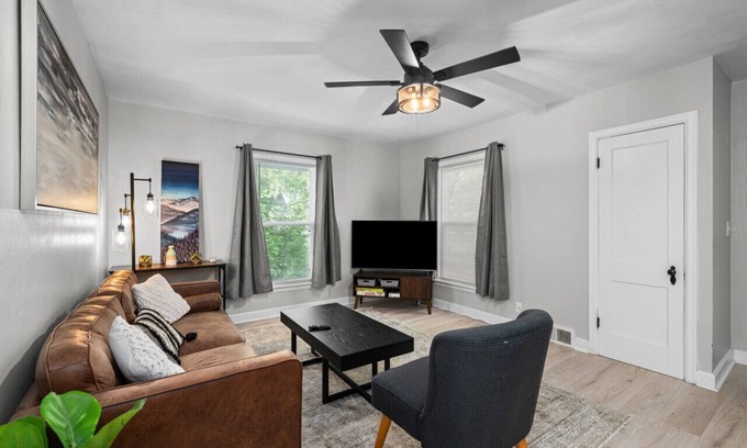 Davenport House | *Renovated* Comfort Home~ by DT & Genesis Hospital