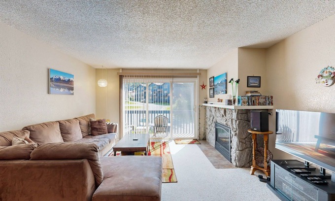 Alyeska Condo | Renovated condo with mountain views, access to hiking & skiing