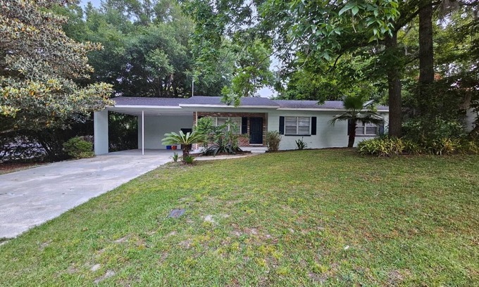 Gainesville House | Renovated contemporary home centrally located