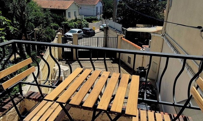 Saint-Barnabe House | Renovated cottage with courtyard, air conditioning and metro 5 min away
