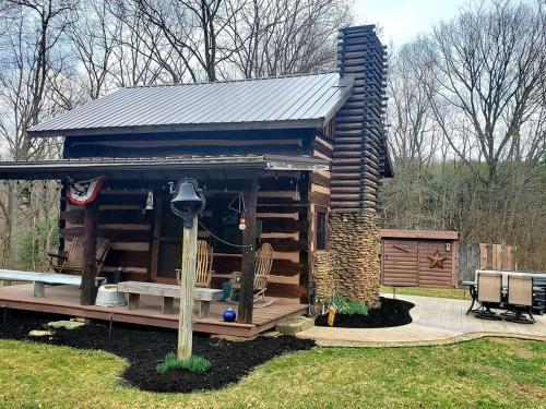 Tippecanoe House | Renovated Cottage with Spa Surrounded by Beautiful Hiking Trails in Ohio