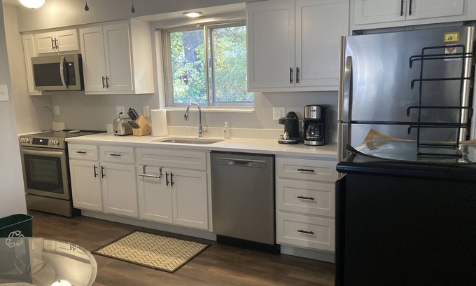 Richmond Heights House | Renovated Cozy 3 Bd/2 Bth Home, Close to Forest Park, Zoo, Minutes from Downtown