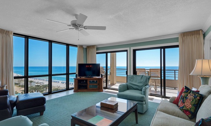 Destin Condo | Renovated Family Corner Condo on Beachfront - Heart of Destin!