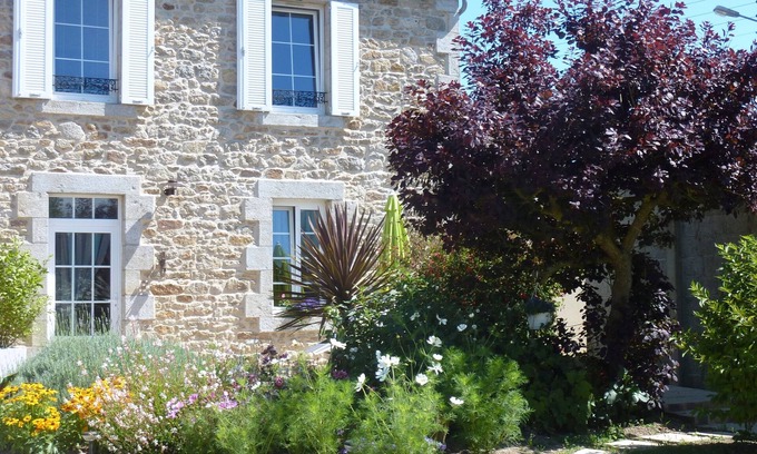Saint-Pol-de-Leon House | Renovated farmhouse by the sea