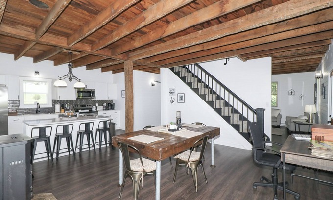 Lexington House | Renovated Farmhouse by Mid Ohio Race Track, Snow Trails, access to Amphitheater!