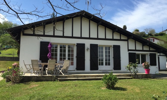 Saint-Pee-sur-Nivelle House | RENOVATED BASQUE HOUSE 8 BEDROOMS CLIM WIFI NEAR LAKE, OCEAN GARDEN, PETS OK