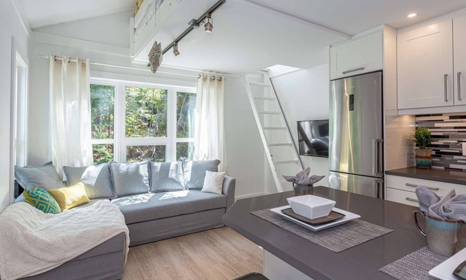 Whistler Creekside House | Renovated fully in 2020. Perched high up in Gondola Village. Free parking, walk to lifts