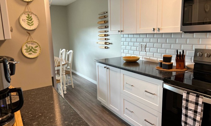 Cochrane House | Renovated Half-duplex w/private space, right in town, 1hr to the Rocky Mountains