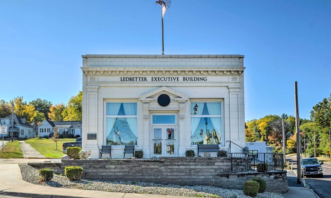 Bartonville Cottage | Renovated Historic Cottage ~ 4 Mi to Peoria!