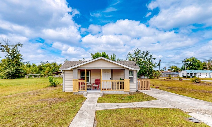 Panama City House | Renovated home near the beach & downtown with porch, AC, & W/D - dog-friendly