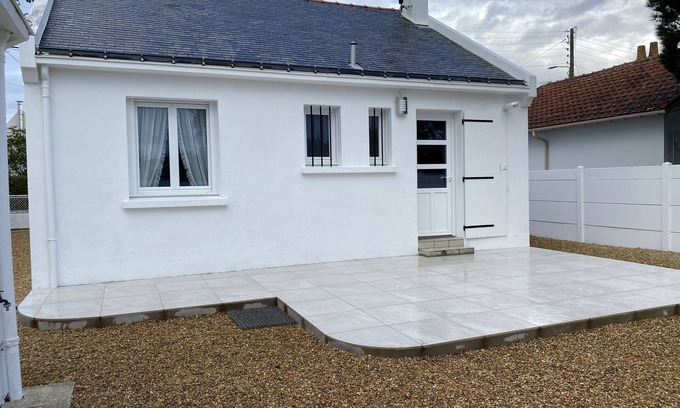 Le Croisic House | Renovated house near Port Lin beach - Sleeps 5 - Enclosed garden