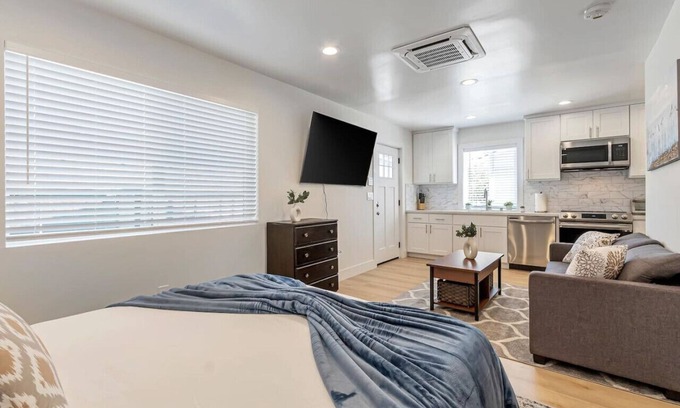 Northside House | Renovated l Near SJSU l Downtown SJ l Modern