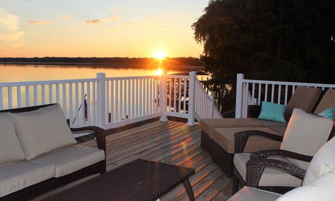 Town of Aurelius House | Renovated Lake Cottage: Wineries, Wildlife and Relaxation - Eagles Nest