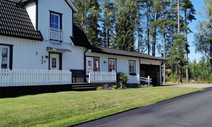 Gardsjo Apartment | Renovated 2 bedroom-appartment next to Swedish woods and Skagern Lake.