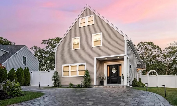 Hyannis House | Renovated & Sophisticated Home Near Beach & Shops!