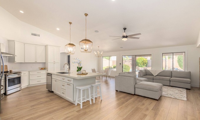 Peoria House | Renovated & Spacious 4Bed/3Bath Entertainers Home w/HEATED Pool