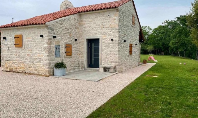 Fiorini House | Renovated stone cottage with a pool and a large garden, relaxing getaway.