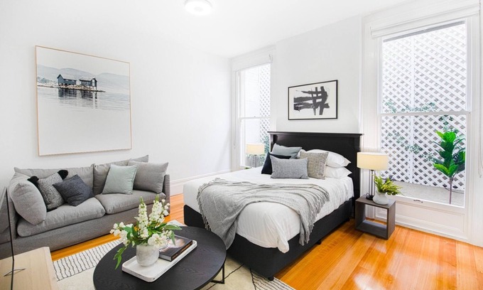 Glebe Apartment | Renovated studio in bohemian area close to city