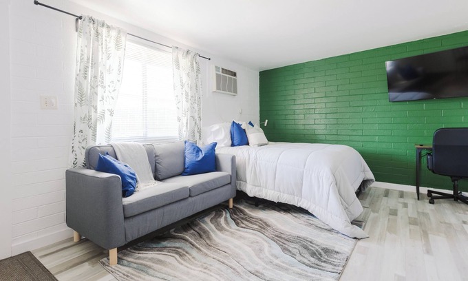 Riverside Apartment | Renovated Studio - Mill, ASU, Tempe Town