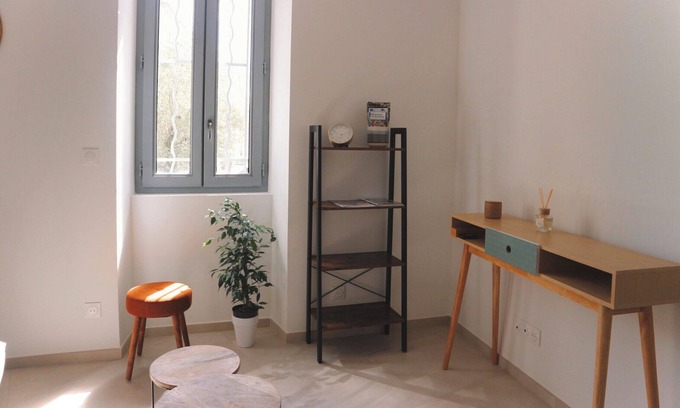 Suze-la-Rousse Apartment | Renovated T2 apartment in the heart of Suze-la-Rousse