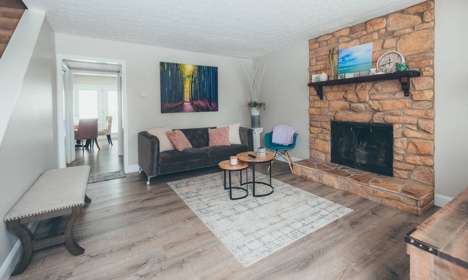 Lexington House | Renovated Townhouse - Convenient, Quiet and Cozy!
