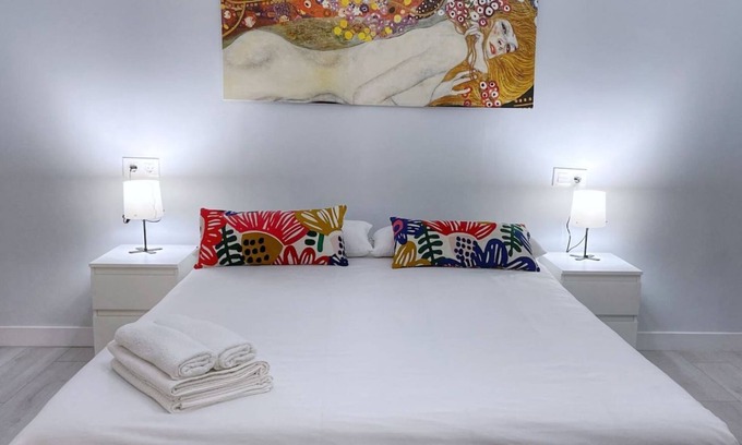 Zabala Apartment | Renovated urban flat with work desk and wifi