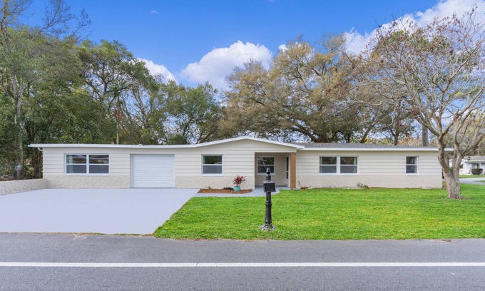 Pine Ridge House | Renovated vacation retreat 4 bedrooms 3 baths home