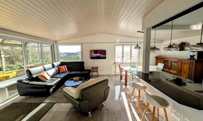 La Neuveville Villa | Renovated Villa with HotTub