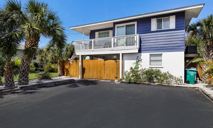 Bradenton Beach House | Renovated walk-up duplex with private pool & outdoor lounge - walk to beach